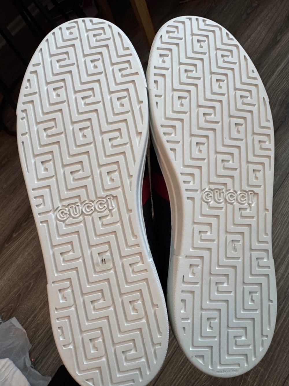 Gucci Navy & Red Web Stripe Low-Top Sneakers - Picture 7 of 10